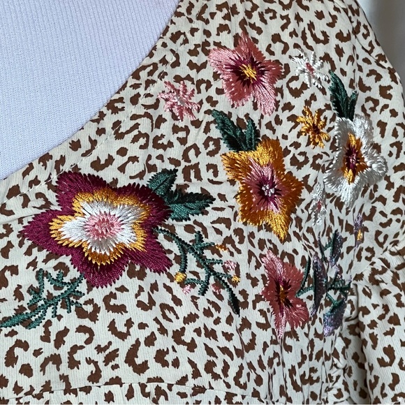 NWT $42 ODDI ODDY Size 1XL 1XLarge 1X Plus Leopard Floral Embroidered Top Blouse - Picture 4 of 13